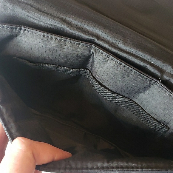 UGG Black Dalton Puff Crossbody Bag Quilted Adjustable Strap Pockets Lightweight - Picture 9 of 16